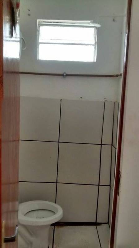 Banheiro da penitenciária Vieira Ferreira Neto
