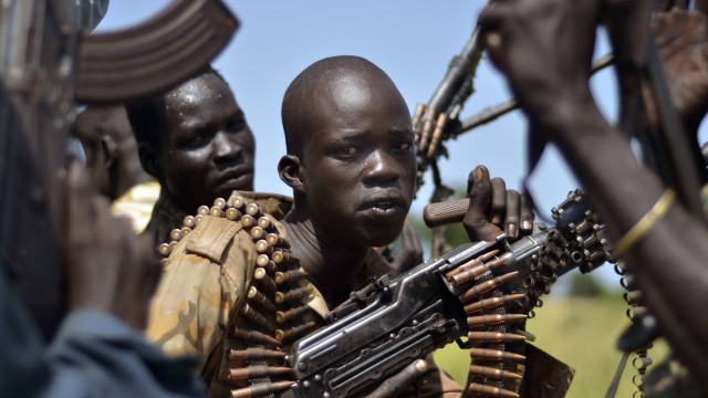 Soldados na cidade Koch, no Sudão do Sul, são fotografados após confrontos com rebeldes no país, um dos piores no Índice Ibrahim