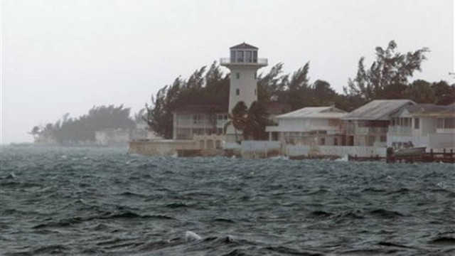 Furacão Joaquim afetou o litoral das Bahamas por dois dias, mas já se distancia, deixando de ser ameaça