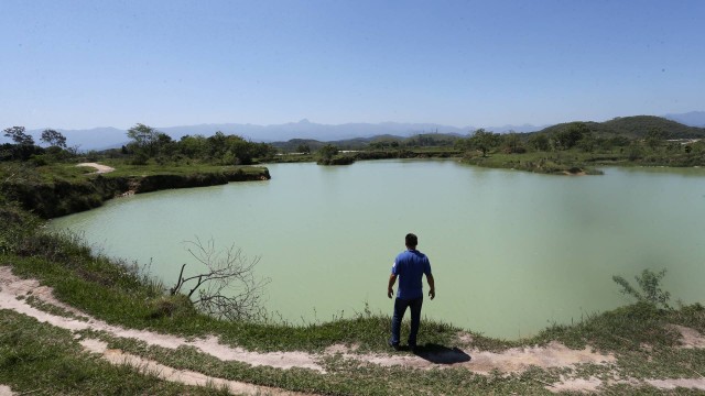 O agente da Defesa Civil de Belford Roxo Flávio de Oliveira encontrou o corpo de Fabiano na Lagoa Azul