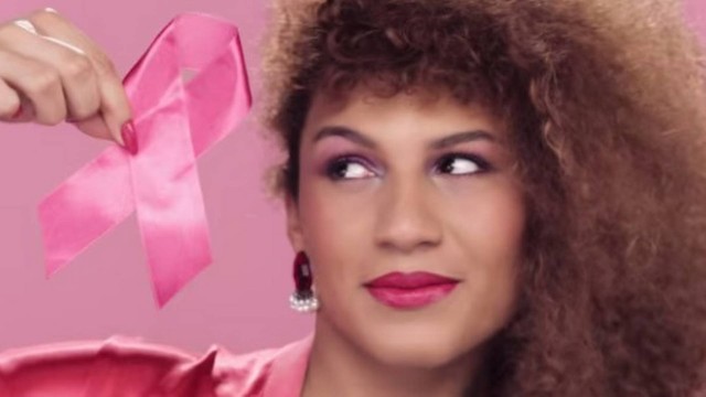 Mel é a primeira transexual a estrelar uma campanha relacionada ao "Outubro Rosa"