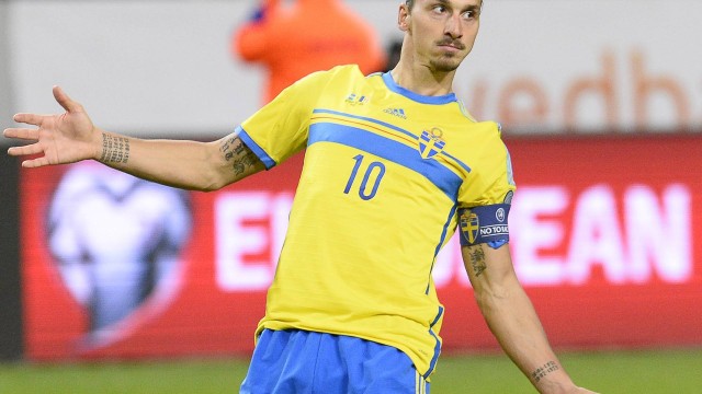 Ibrahimovic, atacante do PSG, vai disputar a repescagem da Eurocopa 2016 com a Suécia