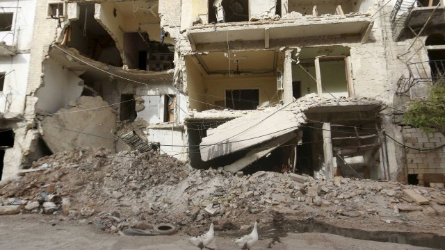 Escombros em Aleppo são reflexo da guerra que dura quase cinco anos na Síria