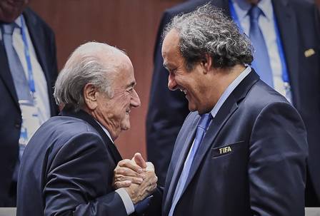 Joseph Blatter e Michel Platini estão sob investigação