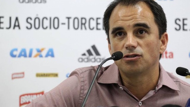 Diretor de futebol do Flamengo, Rodrigo Caetano, garantiu cobrança no clube, mas disse que não fará intimidação na equipe