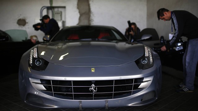 Duas Ferraris do antigo rei da Espanha, Juan Carlos, doadas ao governo, serão leiloadas em novembro