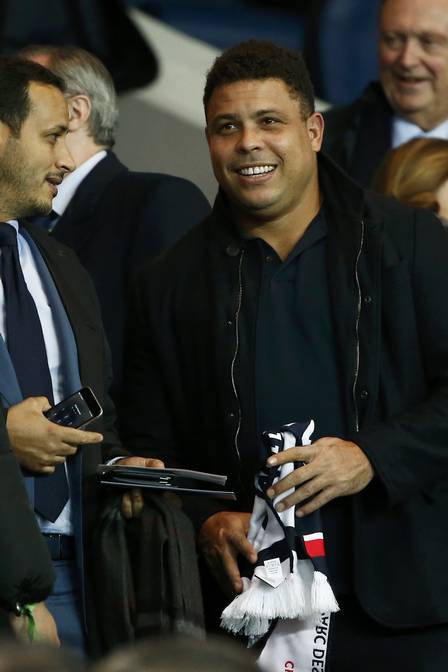 Ronaldo é tietado em Paris