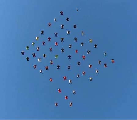 Sessenta e um paraquedistas quebraram um recorde mundial
