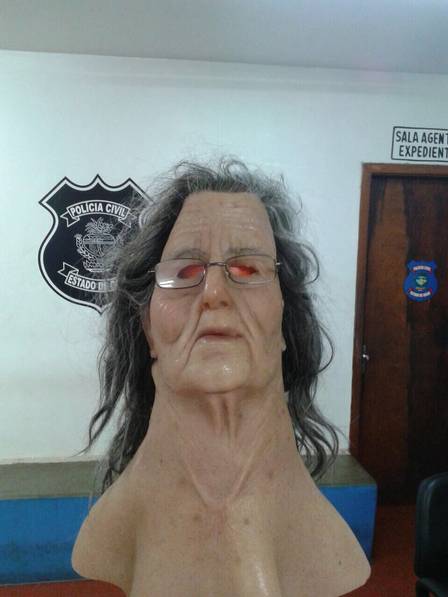 Máscara usada por traficante foi apreendida pela Polícia Civil