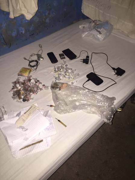 Drogas e carregadores também foram encontrados dentro de presídio