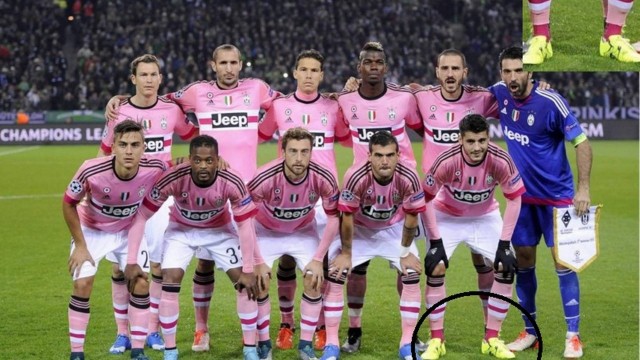 Álvaro Morata entrou com meiões personalizados em jogo do Juventus. Foi obrigado a trocar e irritou o técnico do time