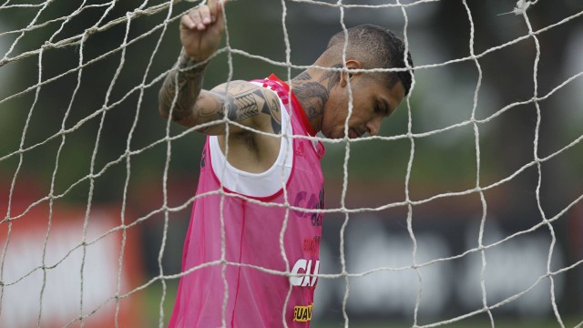 Guerrero vive momento difícil no Flamengo