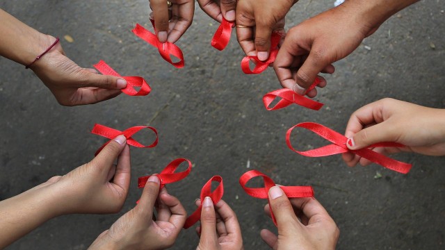 Ativistas indianos lembram o Dia Mundial de Luta contra a Aids