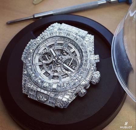 Mayweather comprou um relógio de diamantes por R$ 4,34 milhões