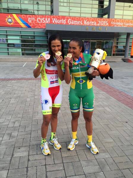 As irmãs Janildes (E) e Clemilda Fernandes tentam mais uma vez disputarem juntas uma Olimpíada no ciclismo estrada