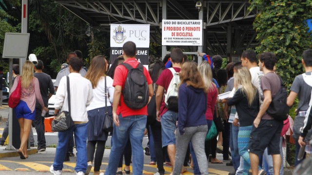 Estudantes na Puc-Rio na edição de 2015 do Enem