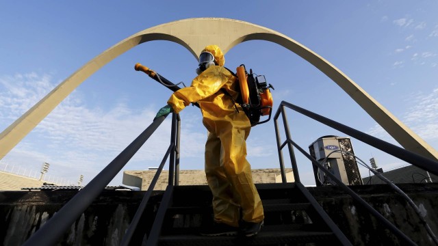 Agentes combatem Aedes aegypti no Sambódromo