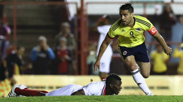 Falcao comemora gol pela seleção colombiana