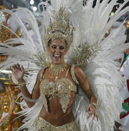Deborah Secco como rainha da Grande Rio no carnaval de 2004