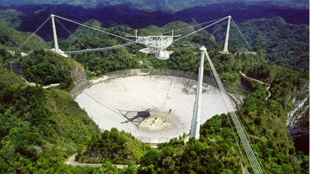 O radiotelescópio de Arecibo, em Porto Rico, é o mais potente do mundo