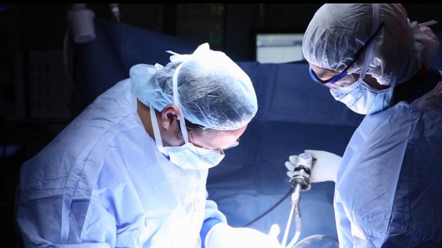 Os transplantes foram realizados por uma equipe multidisciplinar da Universidade Johns Hopkins