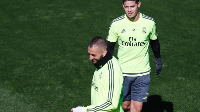 James Rodriguez e Benzema em treino do clube merengue