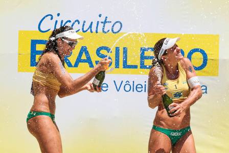 Talita (E) e Larissa são favoritas ao ouro na Rio-2016