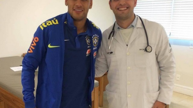 Neymar passou por exames na Granja Comary, nesta segunda-feira