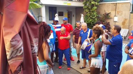 Bateria e passistas da Vila Isabel animaram a festa