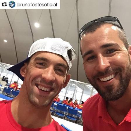Phelps com o brasileiro da Vela Bruno Fontes