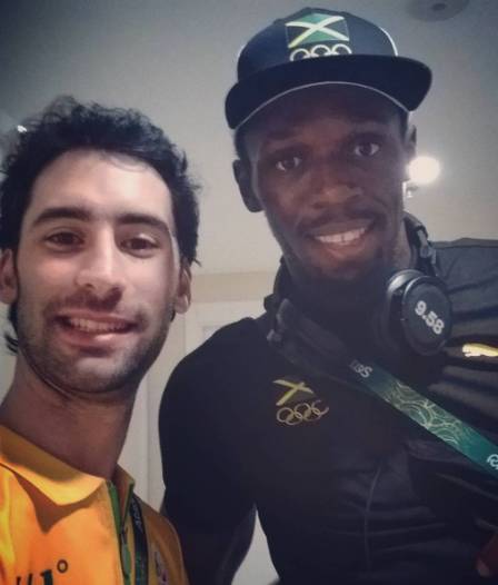 Usain Bolt posa para selfie