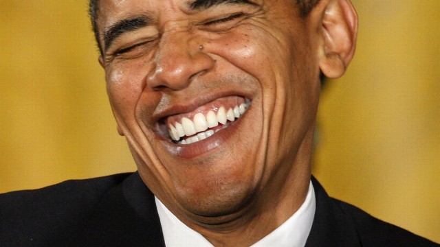 Em 2009, Barack Obama sorri durante discurso em Washington