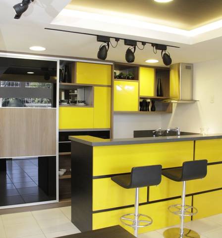 A designer Magda Curi aposta: amarelo na cozinha abre o apetite