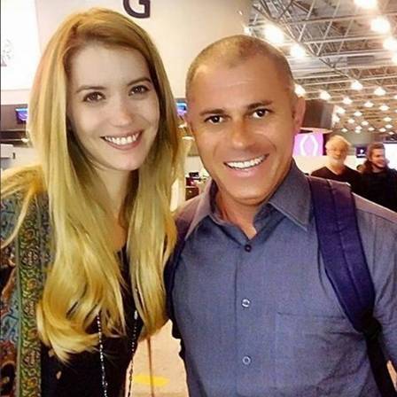 Nathalia foi tietada no Aeroporto do Galeão, no Rio