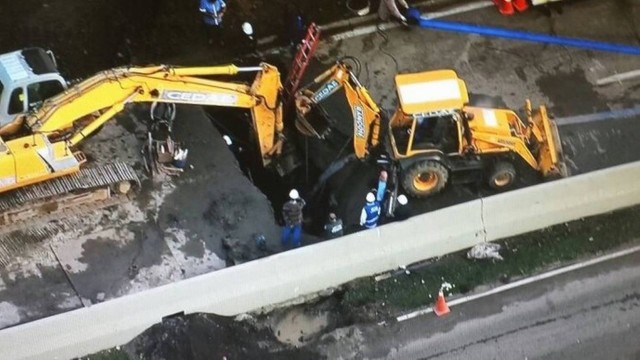 Pista da Av. Ayrton Senna, na Barra, segue fechada para obras