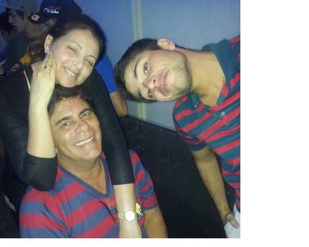 Sonia com o marido, Wagner Montes, e o filho, Diego Montez