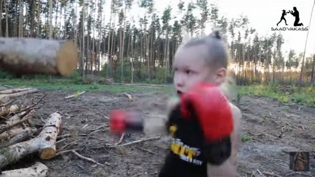 Russa de apenas 9 anos se destaca no boxe