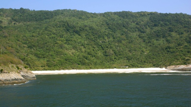 A Praia Funda pode ser vista da Pedra do Telégrafo