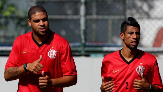 Adriano e Leo Moura em treino do Flamengo, em 2009
