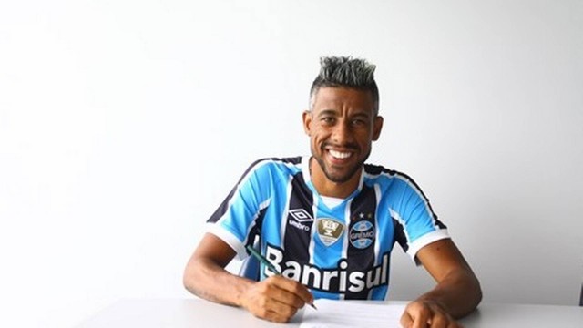 Leo Moura assinou com o Grêmio até o fim de 2017