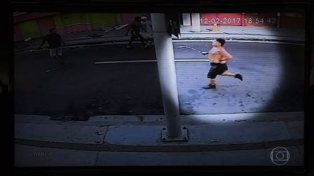 Imagens do flamenguista corre com o espeto torto após atingir rapaz