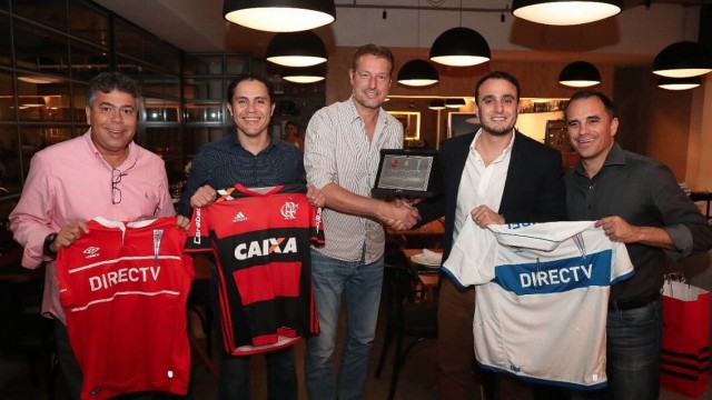 Troca de camisas entre Flamengo e Universidad Católica