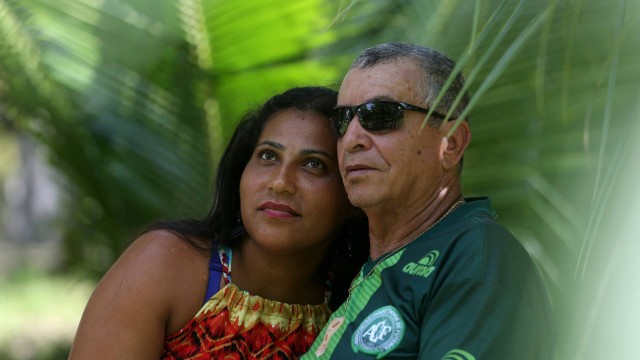 Sebastião de Oliveira, 69, e Lidiane Martins, 38, estão casados há 18 anos. Ela tinha 16 quando pediu ao pai para casar com ele.