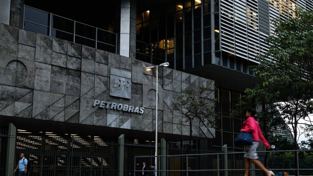 Petrobras seleciona profissionais de níveis médio e superior