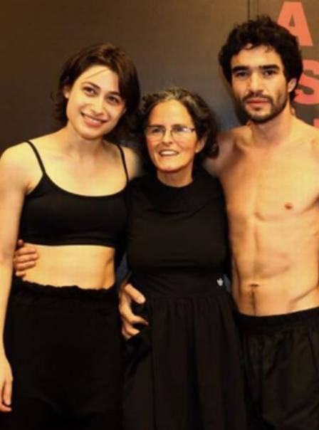 Caio Blat e Luisa Arraes com a diretora Bia Lessa: romance começou nos ensaios