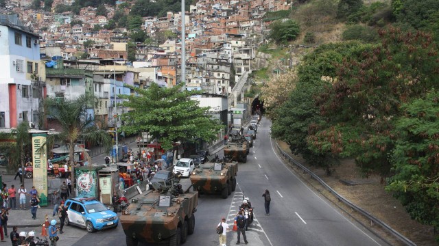 Tanques do Exército na Rocinha