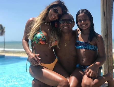 Tirica está no Ceará com a mulher e a filha