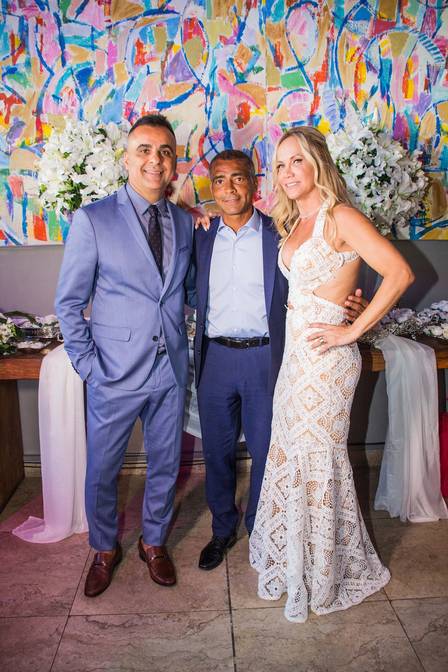 Romário com os noivos Marcelo Wagner e Ana Lucia
