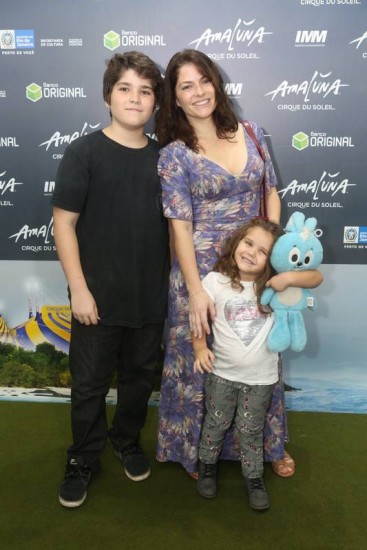 Ana Paula Tabalipa com os filhos Tom e Mia