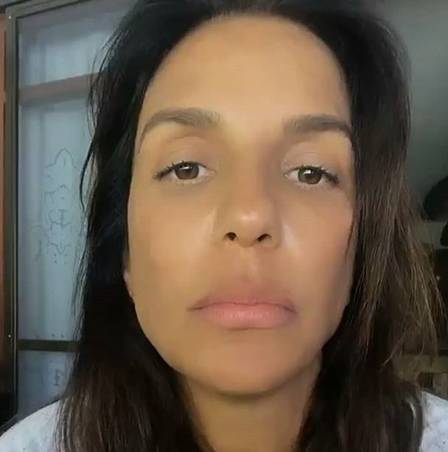 Ivete Sangalo mostra o rosto sem maquiagem